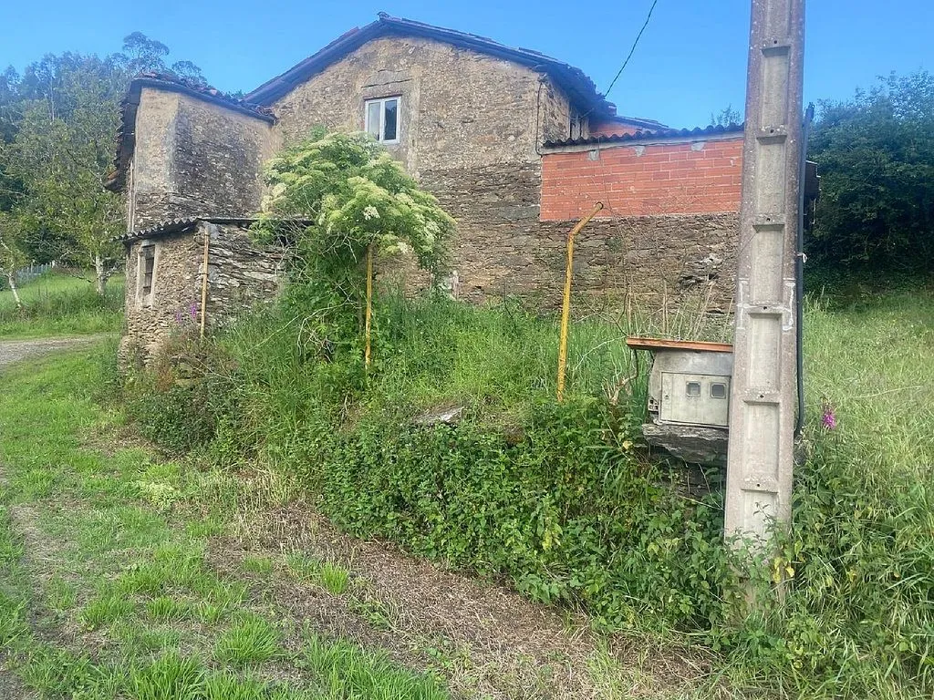 Välivaade - Restoration-Ready Stone Chalet in Pino (O)