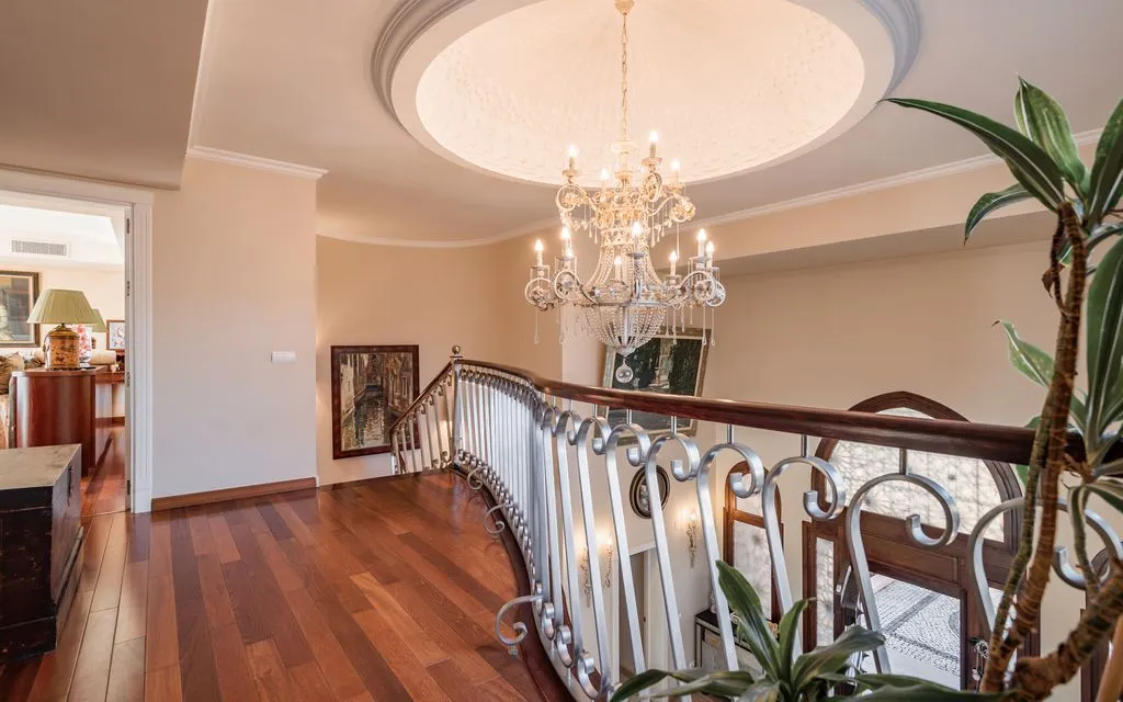 Pièces - Beachfront Villa with Pool in Estepona