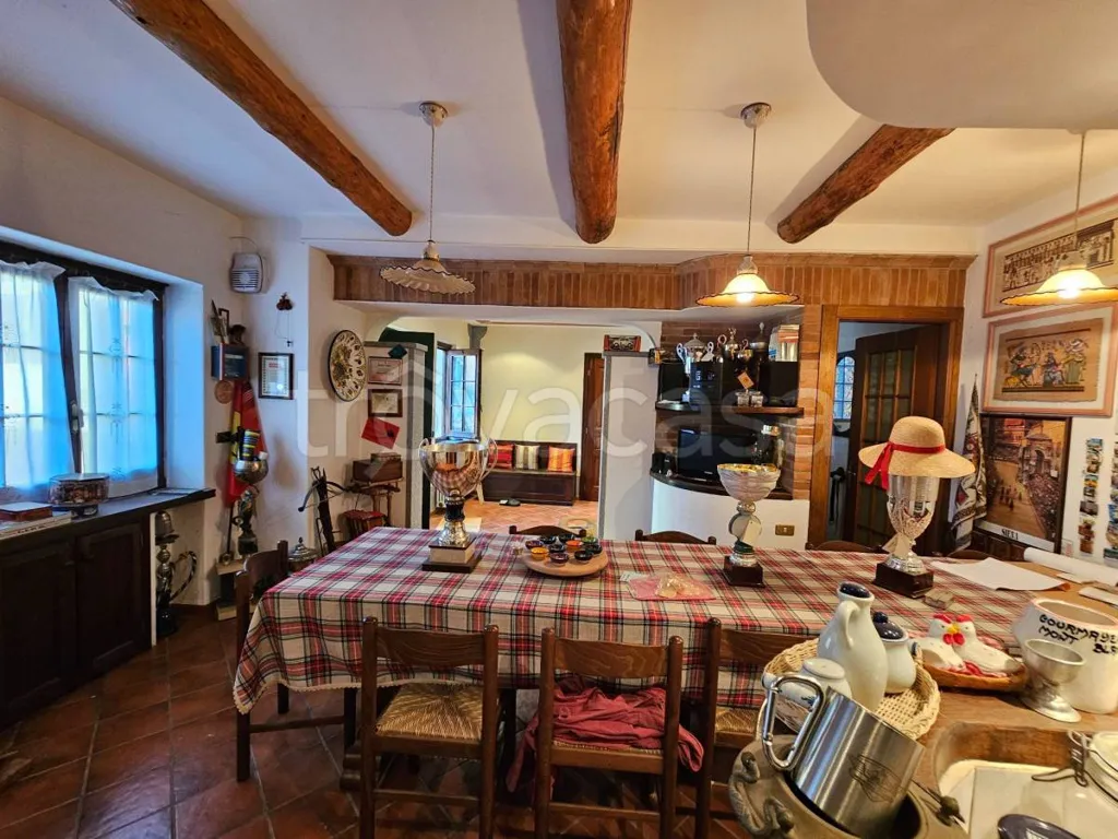 Salle à manger - Rustic House with Two Apartments in Sommariva Perno