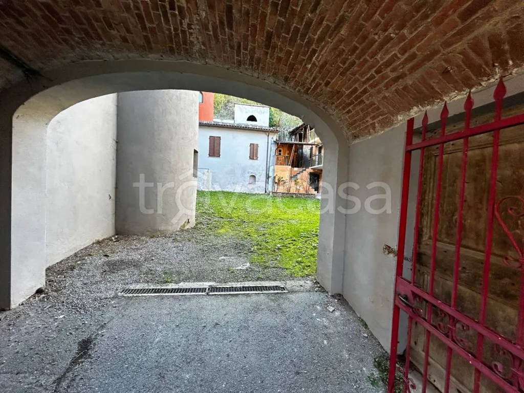 Aed - Three-Storey House with Garden in Bagnasco