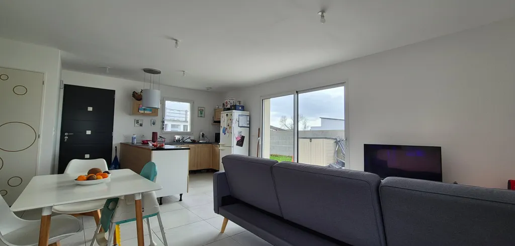 Séjour - Maison Récemment Construite avec Jardin près de Chauché