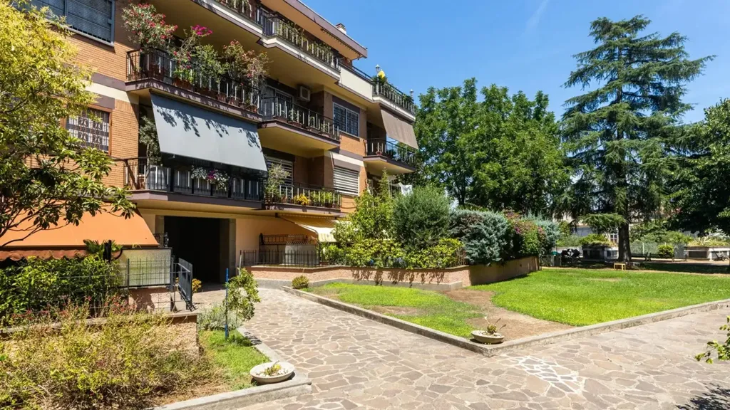 Aed - Three-Bedroom Apartment with Garden in Garbatella, Rome