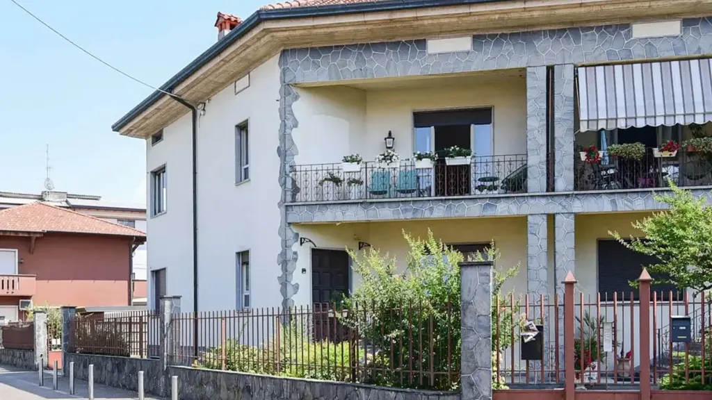 Välivaade - Semi-detached House with Garden in Giussano