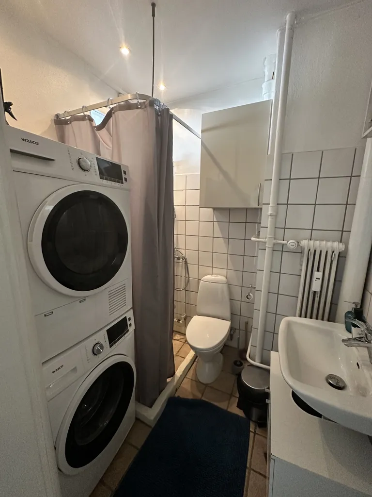 Vannitoad - 4-Bed Apartment with Balcony in Aalborg