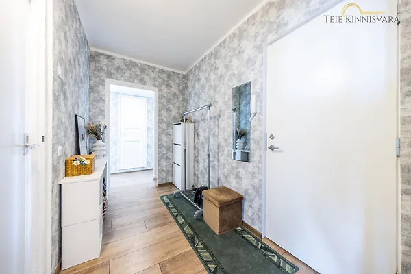 Entrée - Partially Renovated Flat with Balcony in Lasnamäe