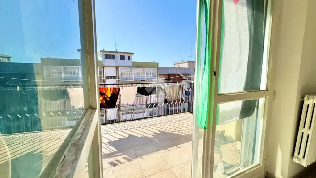 Balcony - 4-Room Apartment with Balcony in Bari