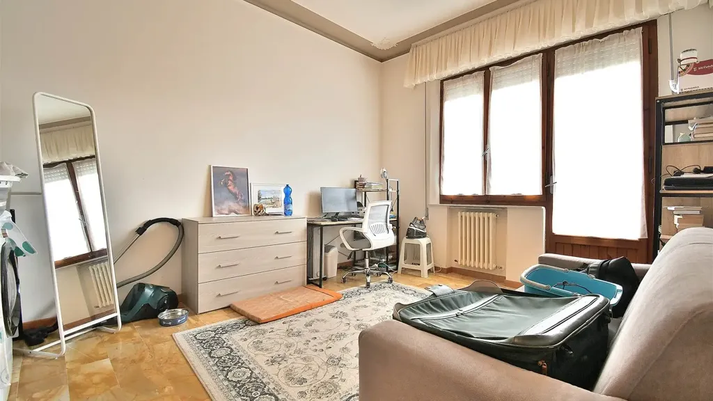 Bureau - Rustic Apartment with Terrace in Siena