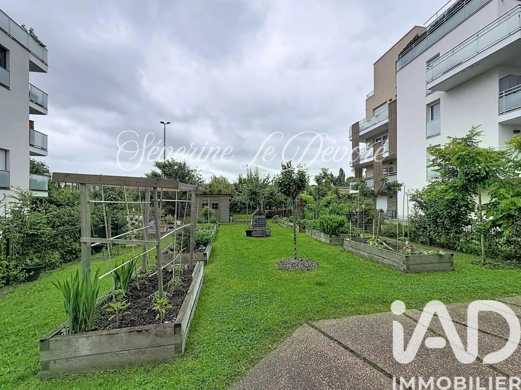 Garden - Apartment with Balcony in Sannois
