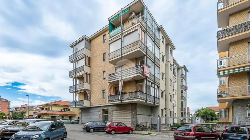 Välivaade - 2-Bedroom Apartment with Balcony in Grugliasco