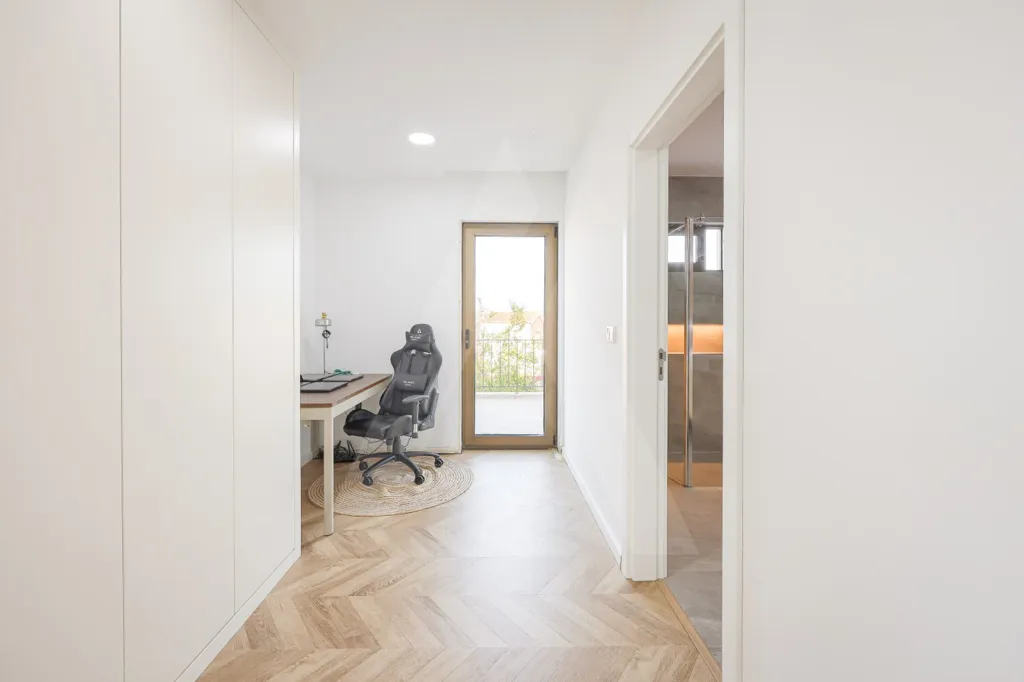 Bureau - Contemporary Villa with Ria View in Ílhavo