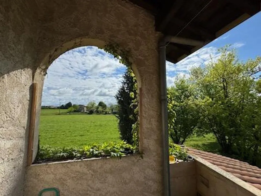 Terrace - Luxury House with Large Garden in Beaurepaire
