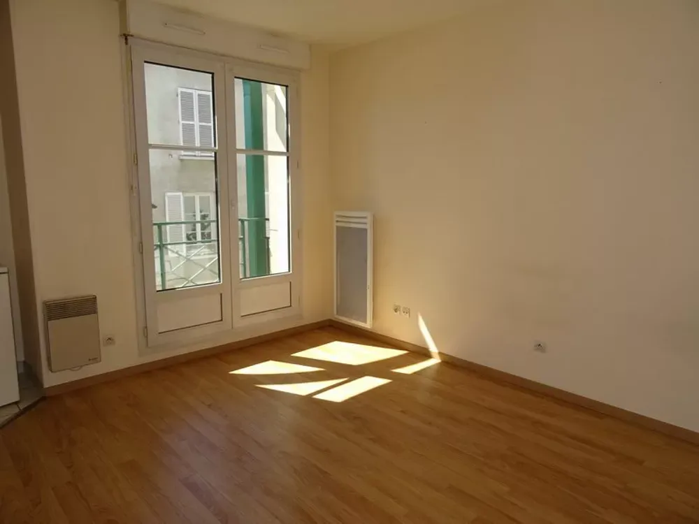 Pièces - Studio avec Balcon et Parking à Orléans