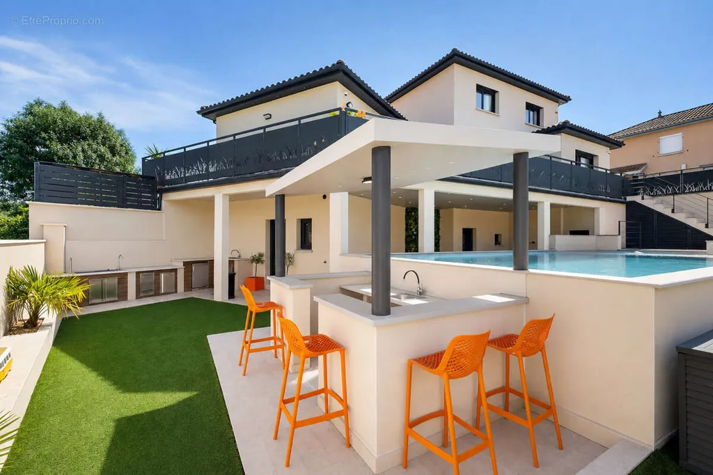 Bassein - Contemporary House with Pool in Simandres