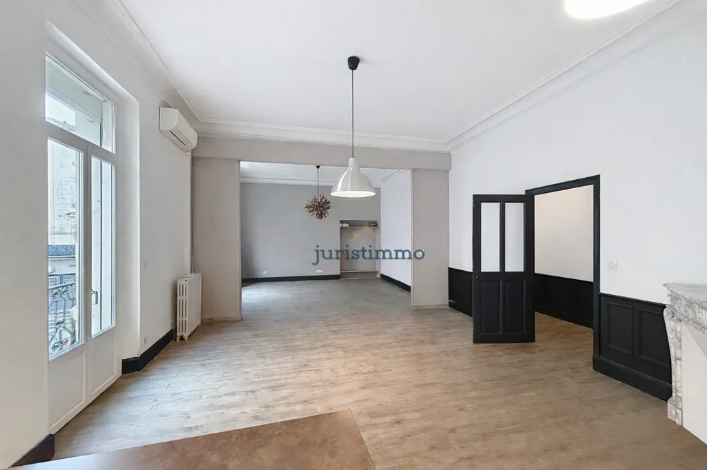 Elutuba - Haussmannian Apartment with Covered Terrace in Orange