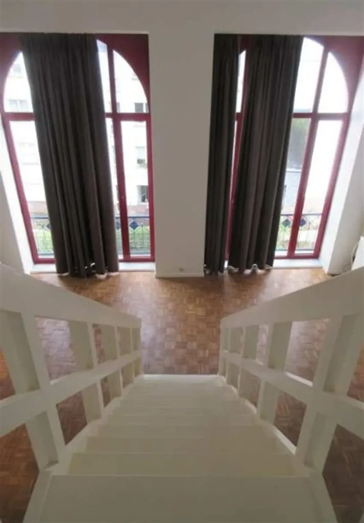 Stanze - Duplex with High Ceilings near Squares District