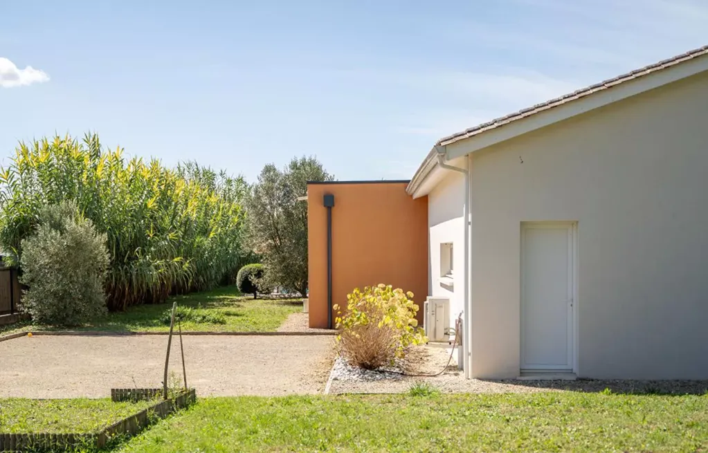 Aed - Architect-Designed Villa with Pool in Fléac