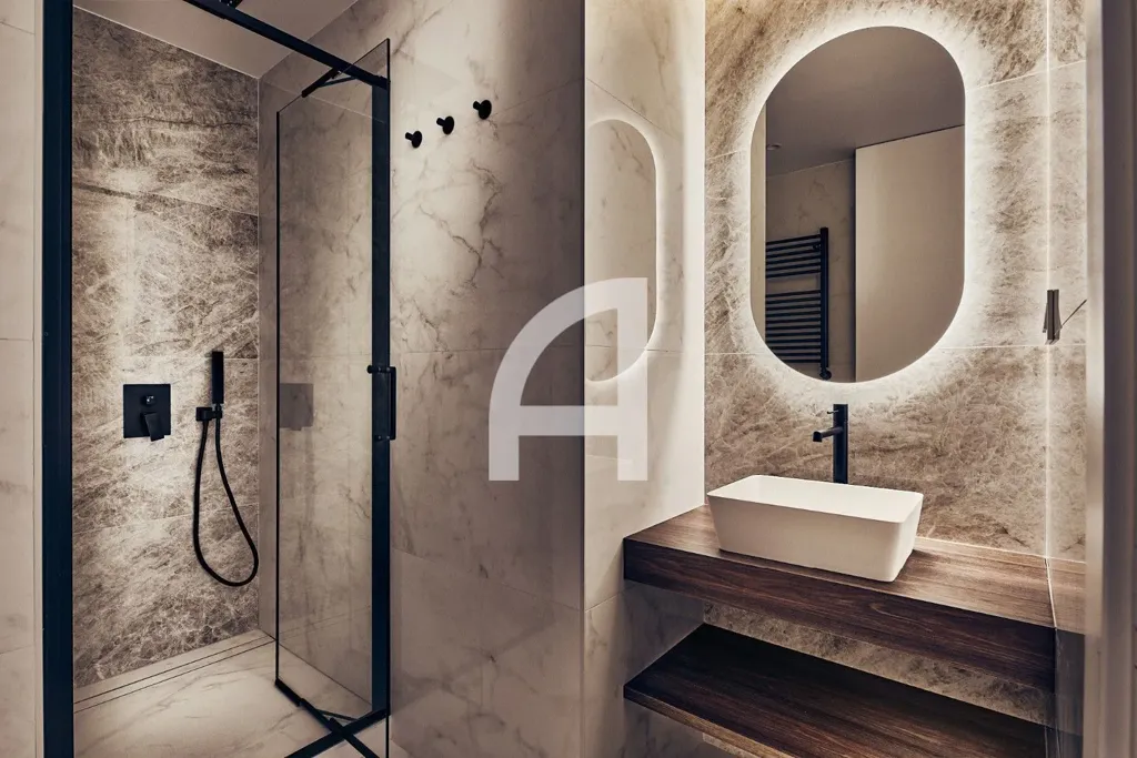 Vannitoad - Furnished Flat with Lift in Madrid
