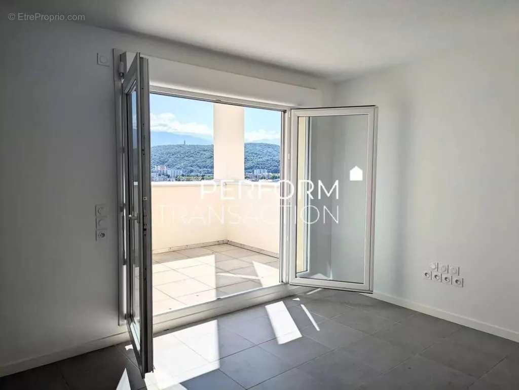 Duplex with South-East Balcony in Echirolles