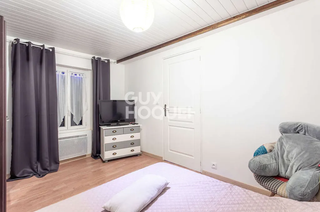 Magamistoad - Charming Village House with Terraced Garden