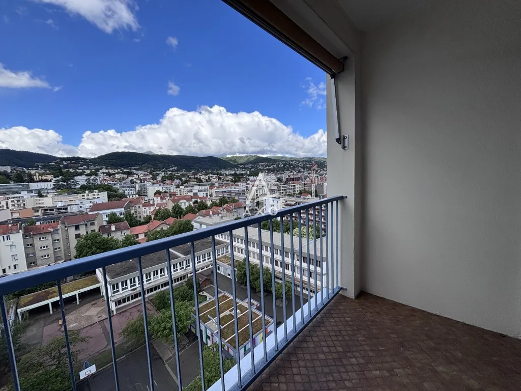 Rõdu - 5-Piece Flat with City View in Clermont-Ferrand