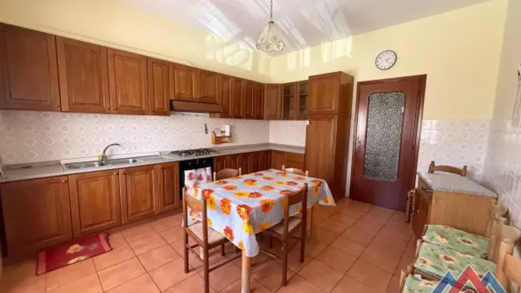 Salle à manger - Three-Bedroom Apartment with Balcony in Sora