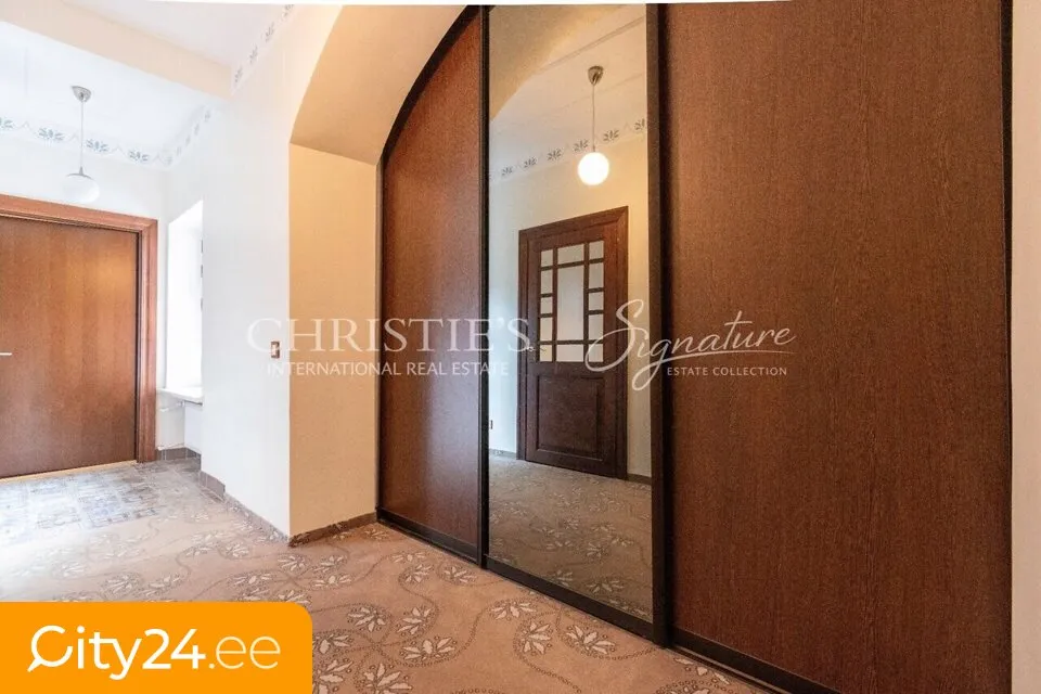 hallway_entrance