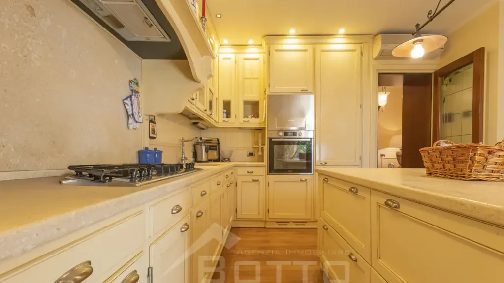 Cuisine - Historic Villa with Central Location in Grignasco