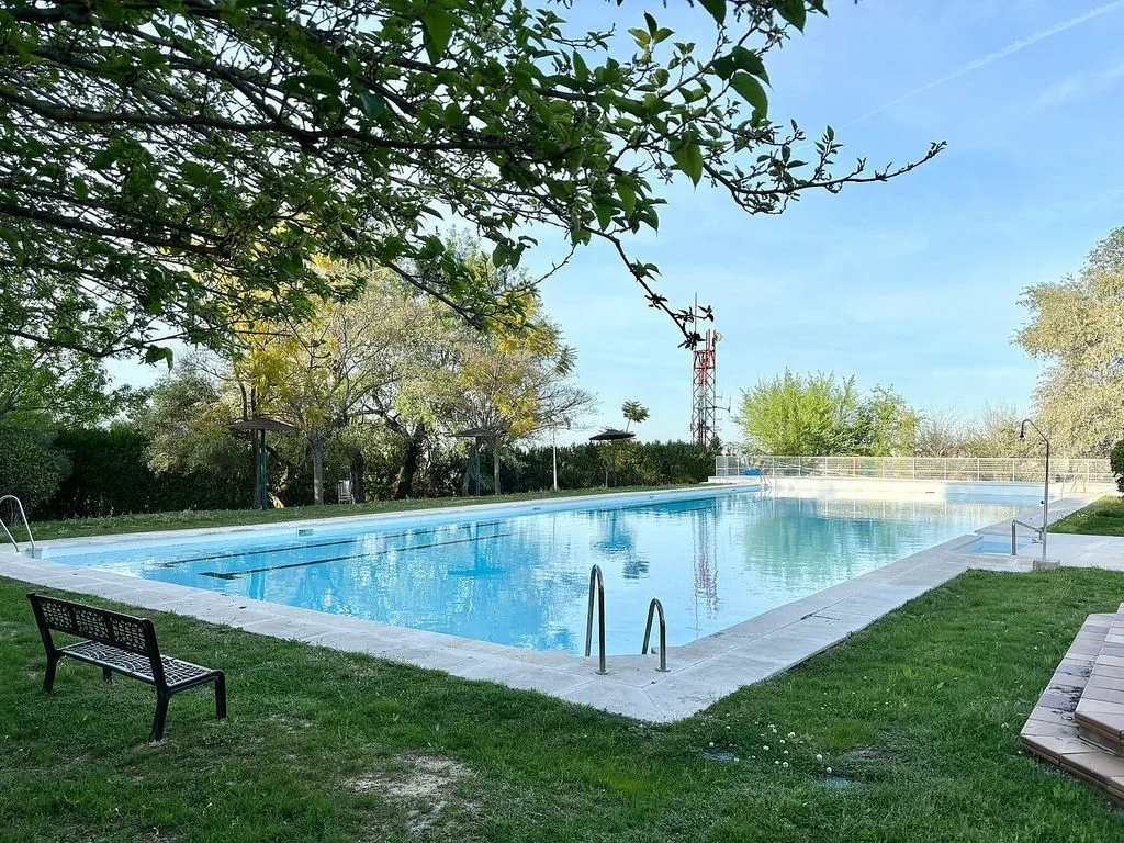 Bassein - Chalet with Pool and Terrace in Camas