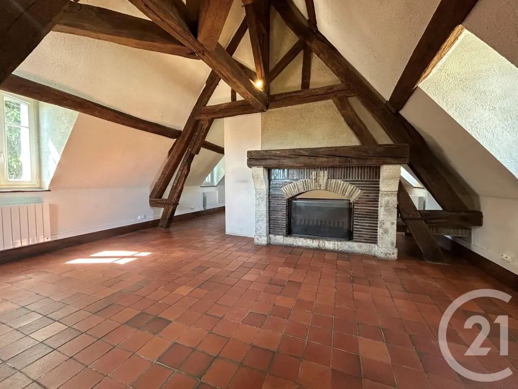 Stanze - Traditional 3-Bedroom Apartment in Chartres