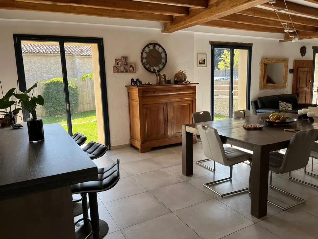 Sala da pranzo - Renovated Stone Farmhouse with Pool in Saint-Perdoux
