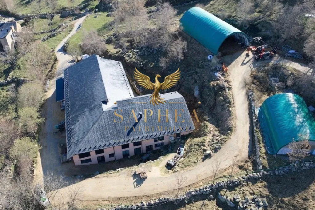 Vue aérienne - Domaine de Montagne avec Dépendances à Planès
