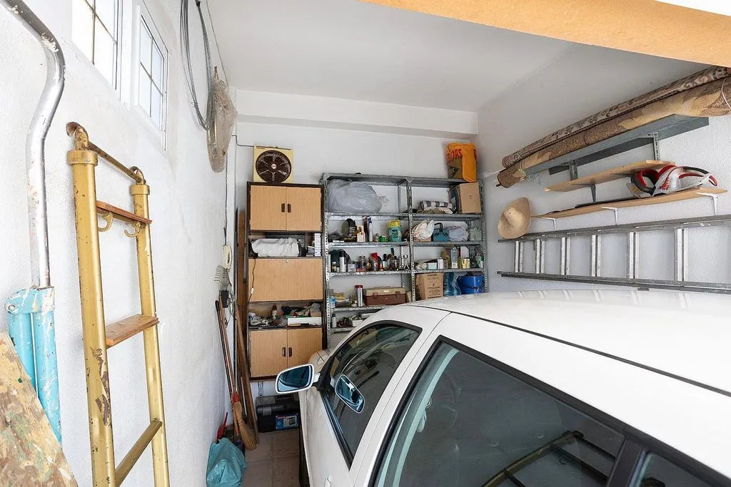 Garage - Luxury House with Pool in Cordova