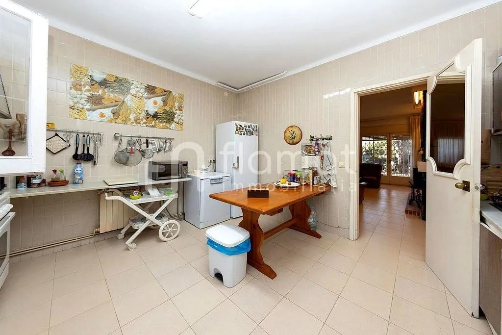 Cuisine - Luxury Villa with Sea View in Lloret de Mar