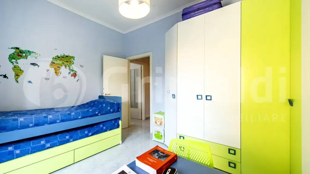 Chambres - Rear-Facing Apartment with Balconies in Rome