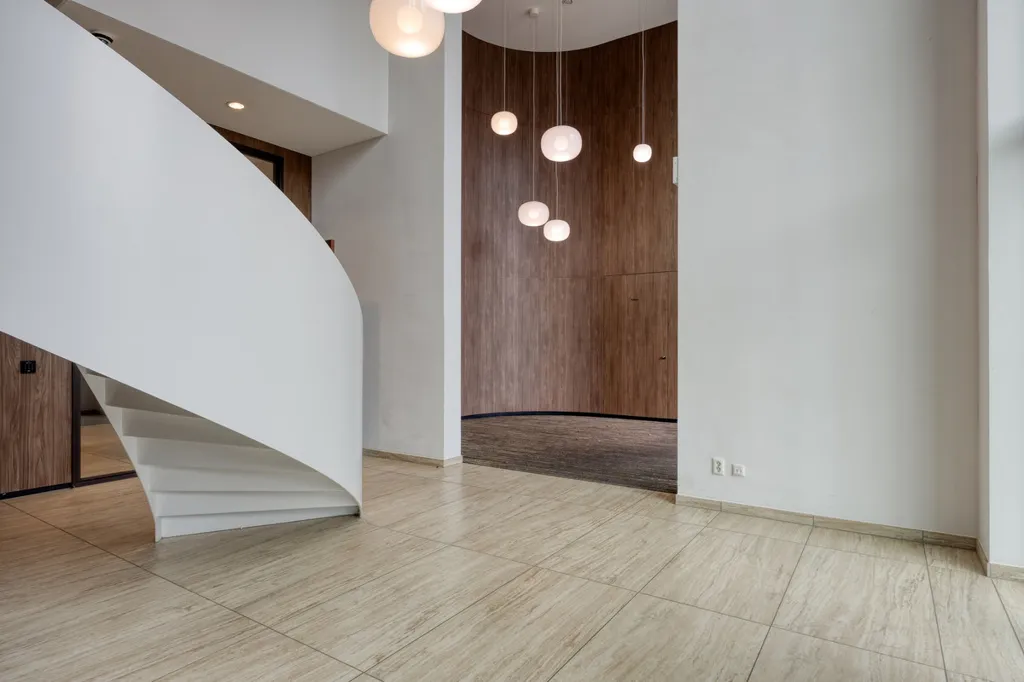 hallway_entrance