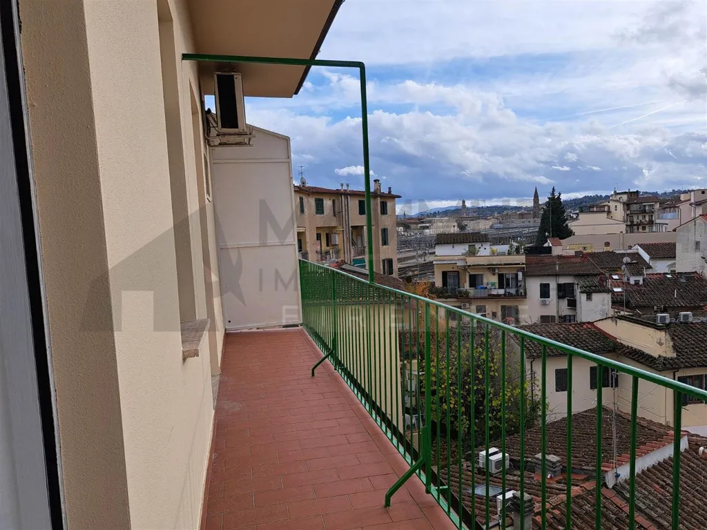 Balcon - 4-Bed Apartment with Balcony in Florence