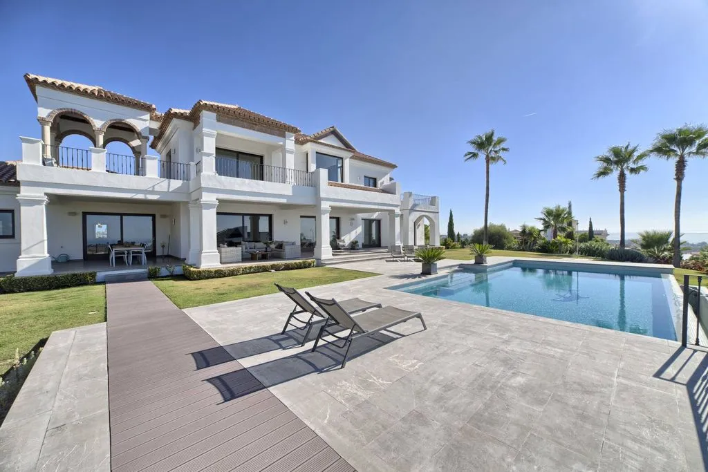 Piscine - Luxury Villa with Private Pool in Benahavís