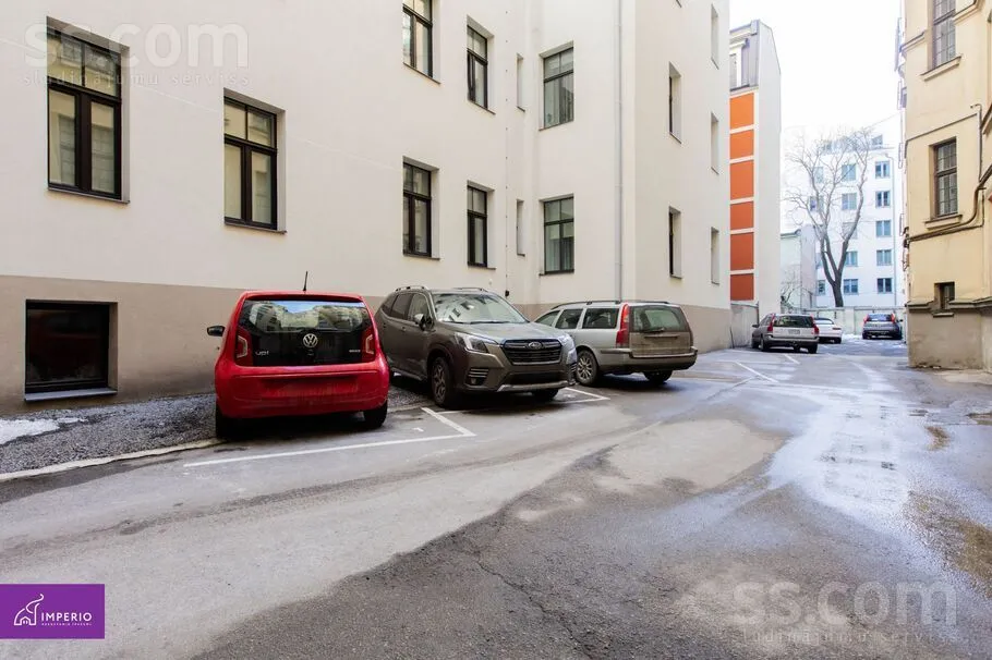 Garage - Appartement 4 pièces à Rīga