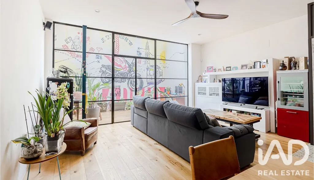 Living Room - Garden Apartment with High Ceilings in Chamartín
