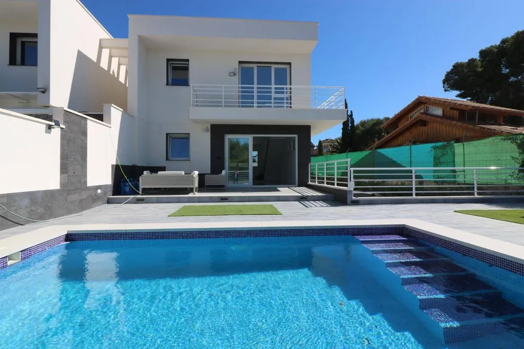 Piscine - Contemporary Villa with Pool in Los Balcones, Torrevieja