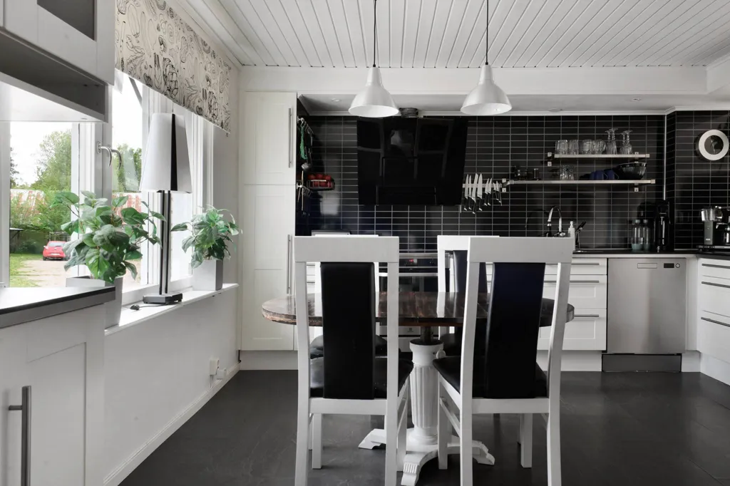 5-toaline maja asukohas Falköpings kommun