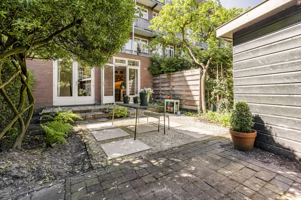 Jardin - Renovated Ground Floor Flat with Water View in Amsterdam