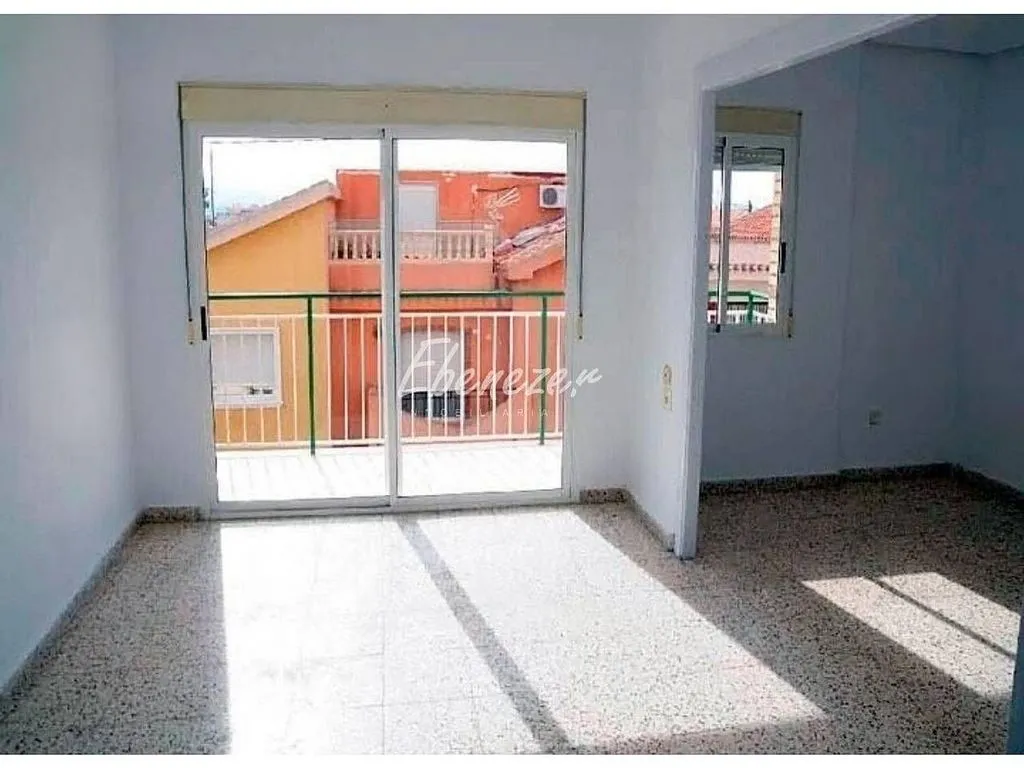 Balcon - Apartment with Balcony in Barrio Peral