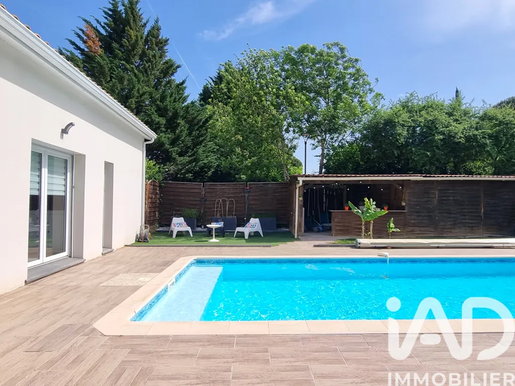 Piscine - Maison de Plain-Pied avec Piscine à Saint-Jean