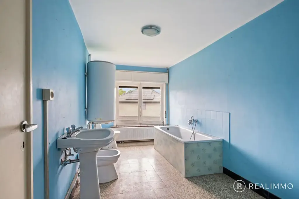 Vannitoad - Renovatable House with Double Garage in Avelgem
