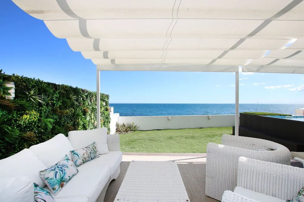 Terrasse - Beachfront Duplex with Private Pool in Estepona