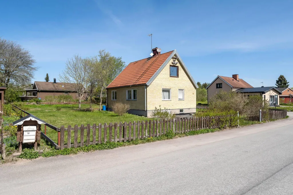 Extérieur - 1.5-Storey Villa with Corner Plot in Gimo