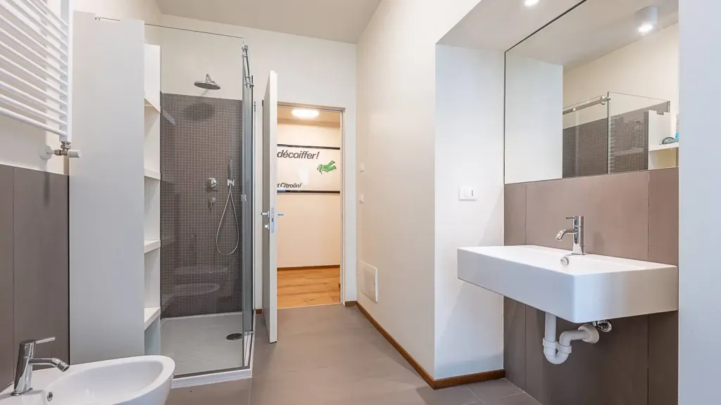 Salles de bain - Restored Apartment with Triple Exposure in Turin