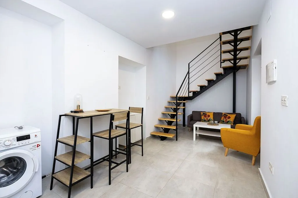 Elutuba - Ample Duplex with West View in Huetor Vega