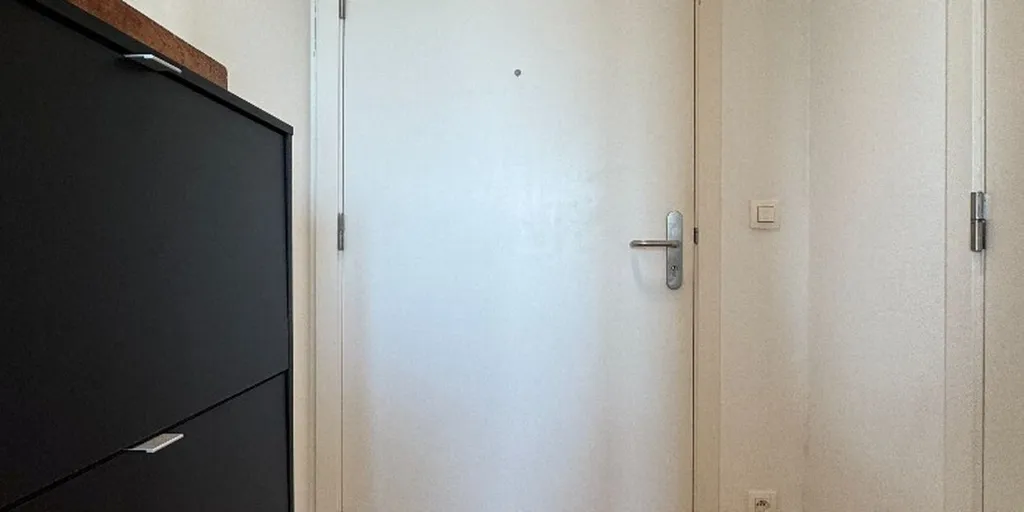 Entrée - Studio avec Salle de Nuit à Evere, Vue Imprenable